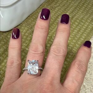 Elegant Silver Ring with Clear Gemstone size 7